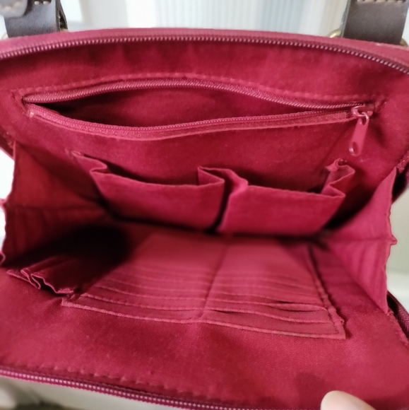 Relic Quality Brand red embossed crossbody bag purse - Picture 4 of 8